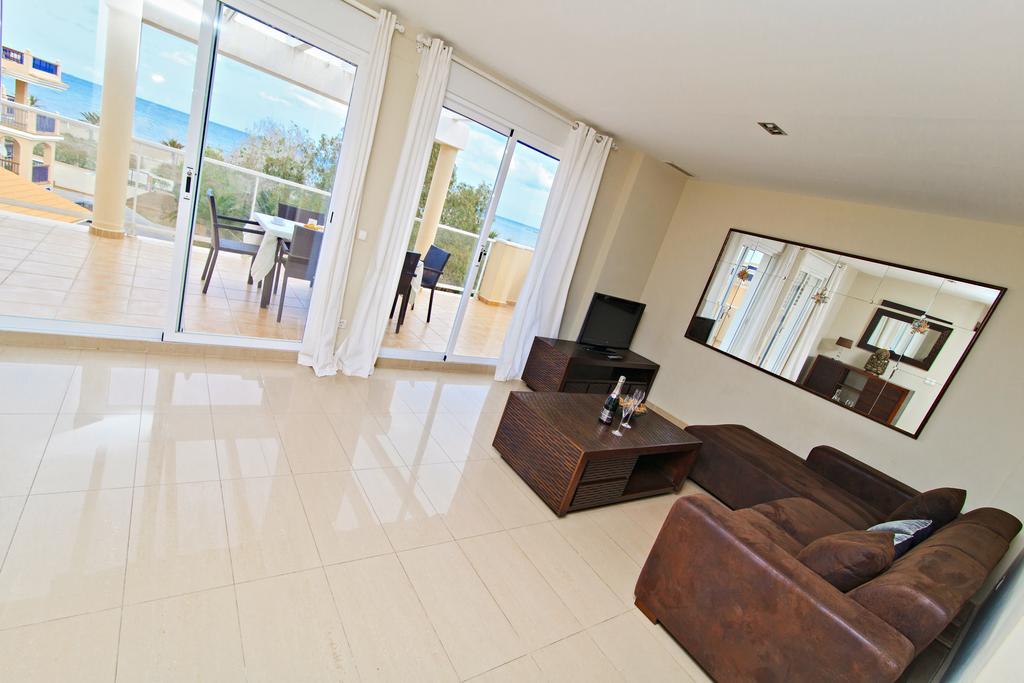 Apartamentos Carlton Vyb Denia Exteriör bild